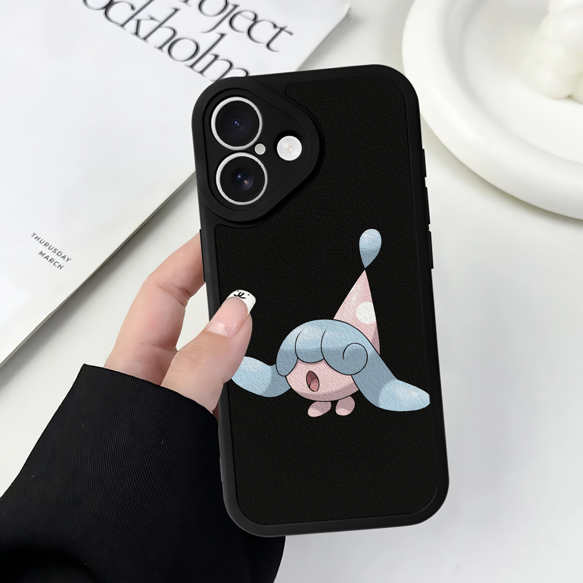 （画像用） ポケットモンスター Pokémon 【iPhone 16シリーズ対応】シリコンスマホケース（レザー調） 材質：シリコン